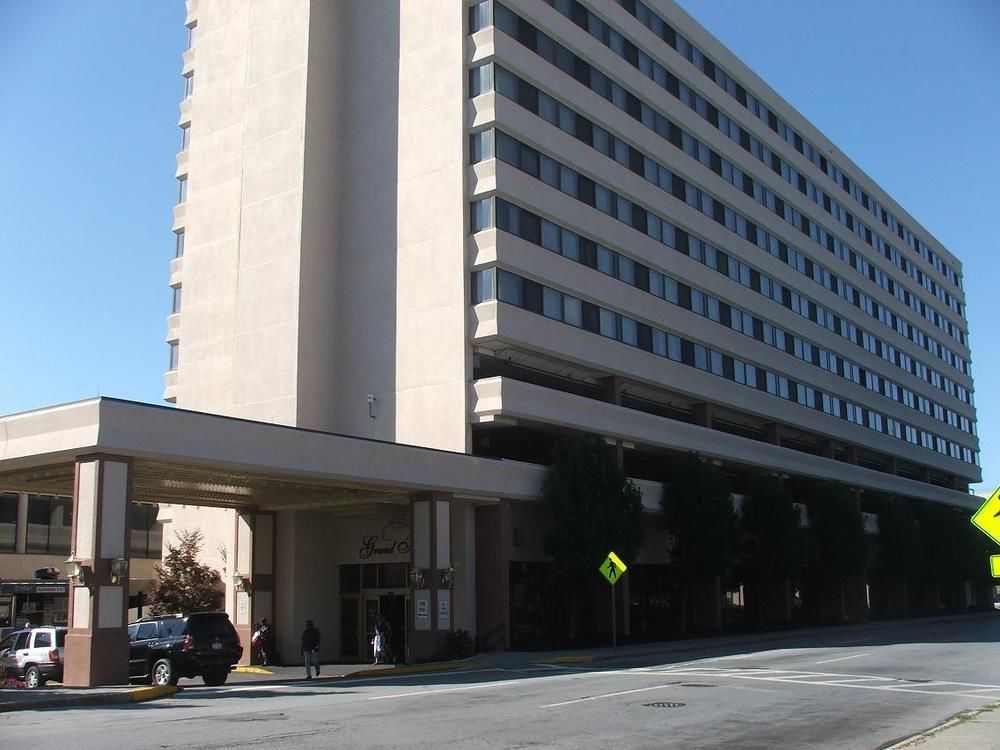 Hotel Doubletree By Hilton Poughkeepsie Exterior foto