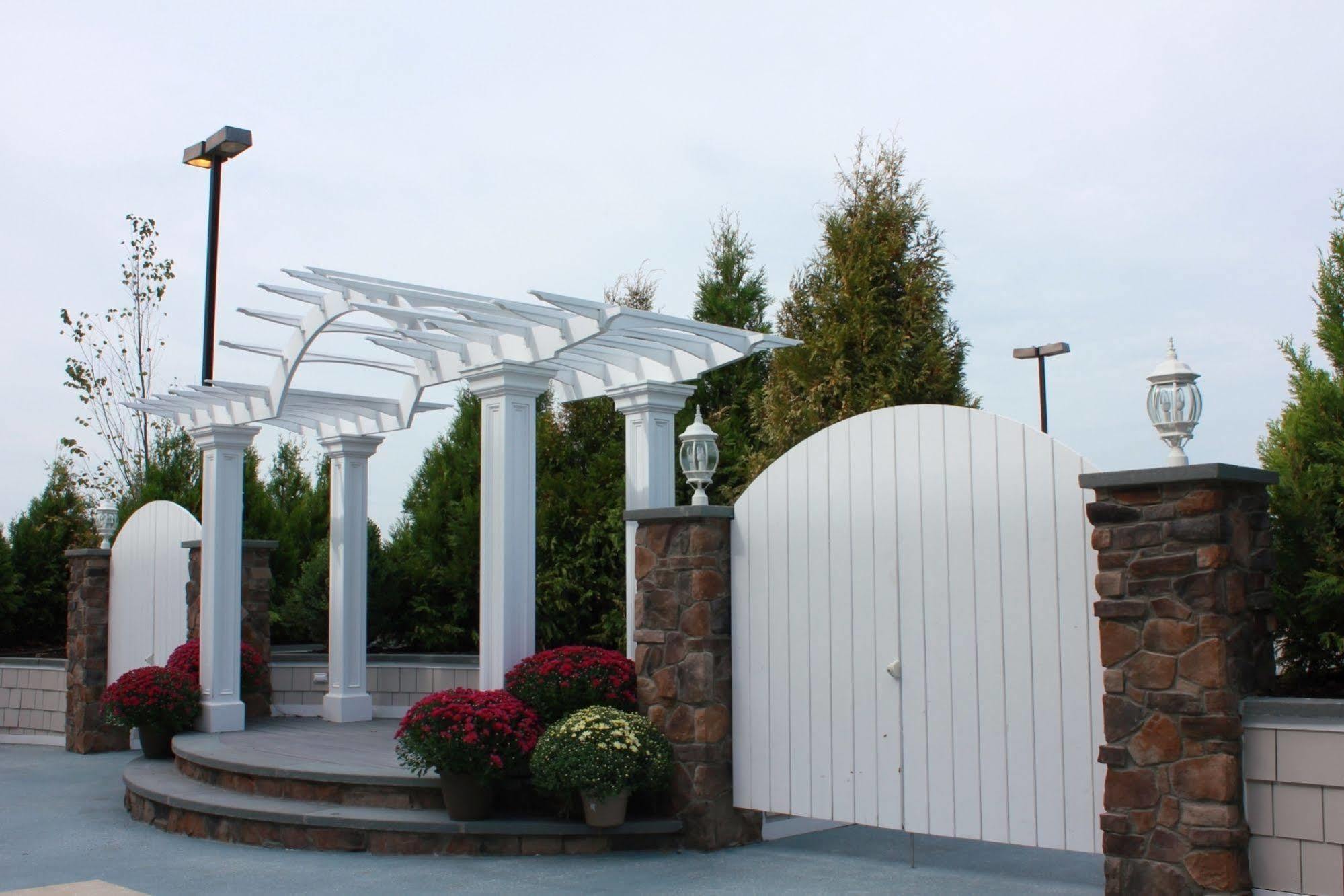 Hotel Doubletree By Hilton Poughkeepsie Exterior foto